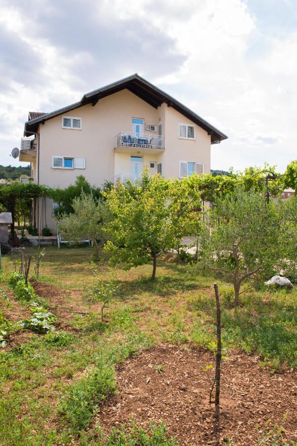 Apartment Dalmatien Raslina Buitenkant foto
